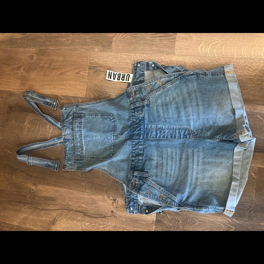 NWT BDG URBAN OUTFITTERS DENIM OVERALL SHORTS